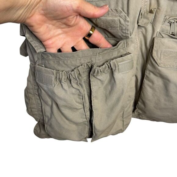 Eddie Bauer Vintage Tan Fishing Cargo Utility Hunting Vest Multiple Pockets Sz M - Picture 5 of 8